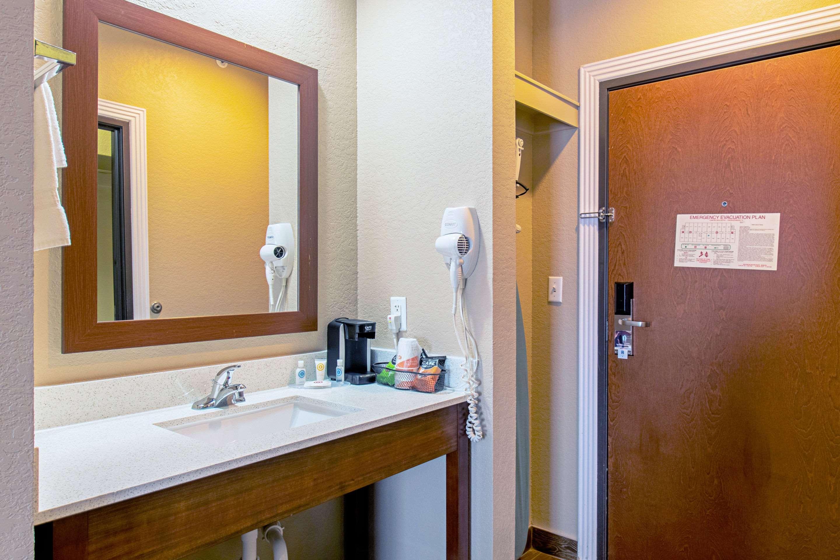 Comfort Inn & Suites And Suites Fredericksburg Esterno foto