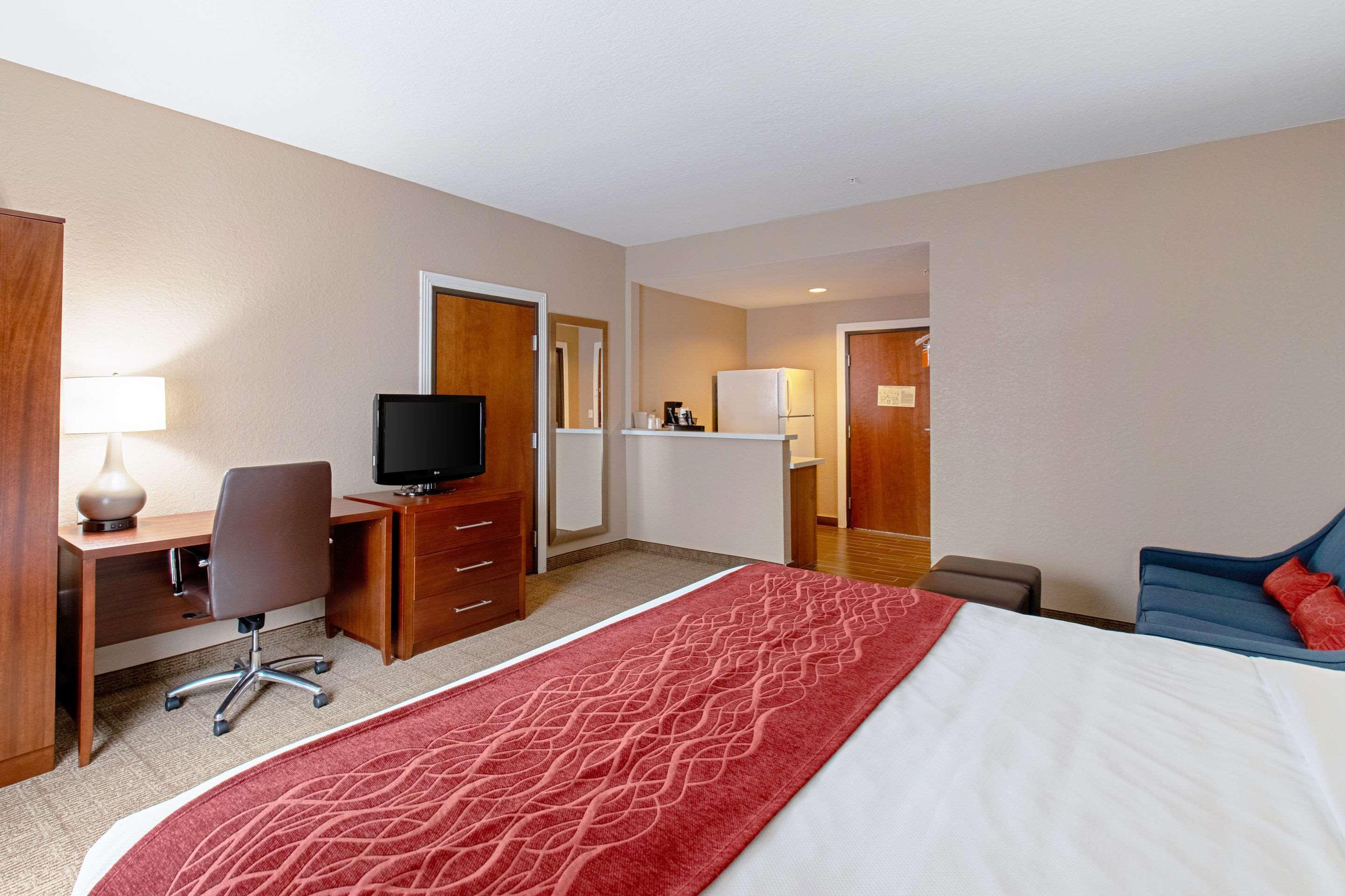 Comfort Inn & Suites And Suites Fredericksburg Esterno foto