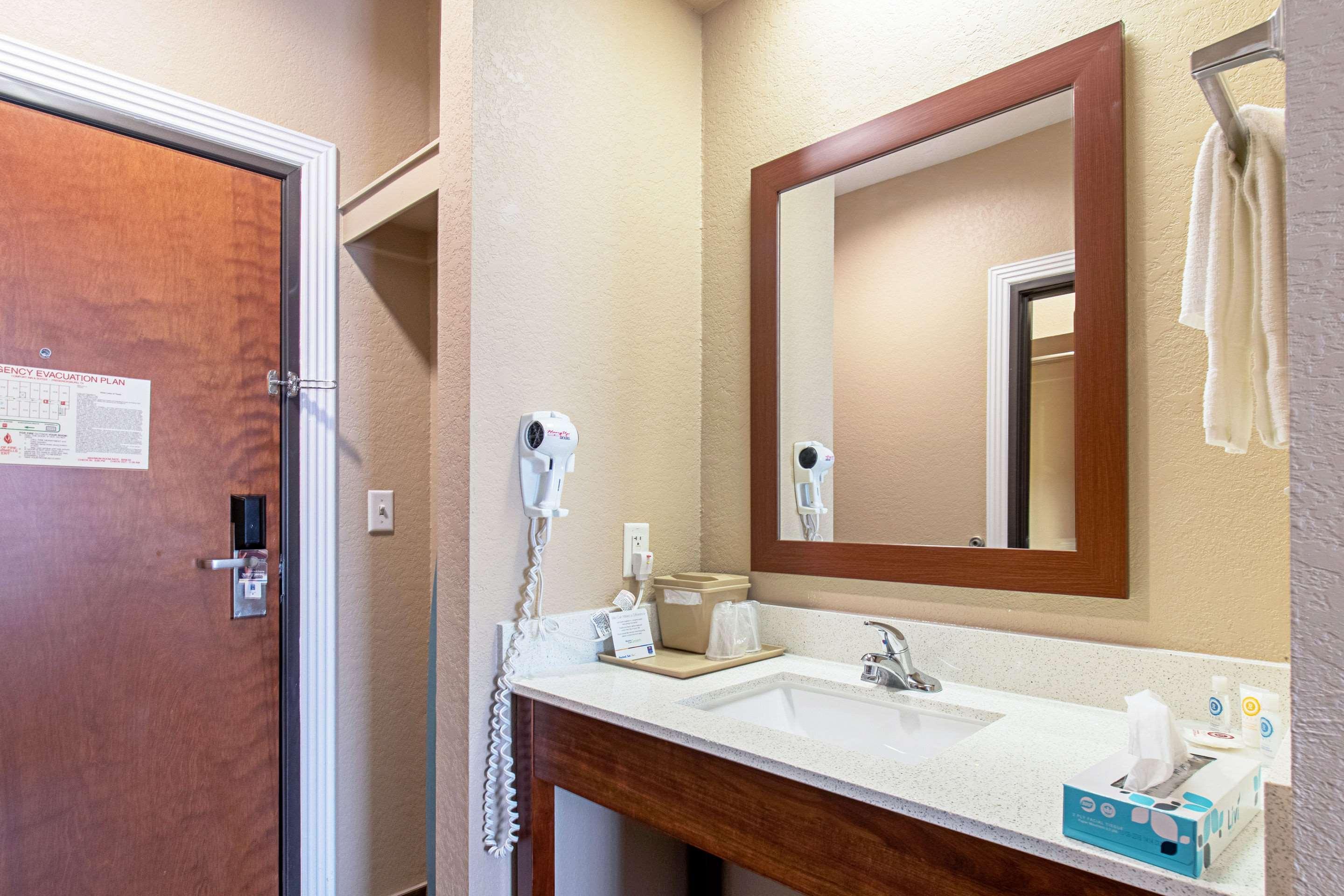 Comfort Inn & Suites And Suites Fredericksburg Esterno foto