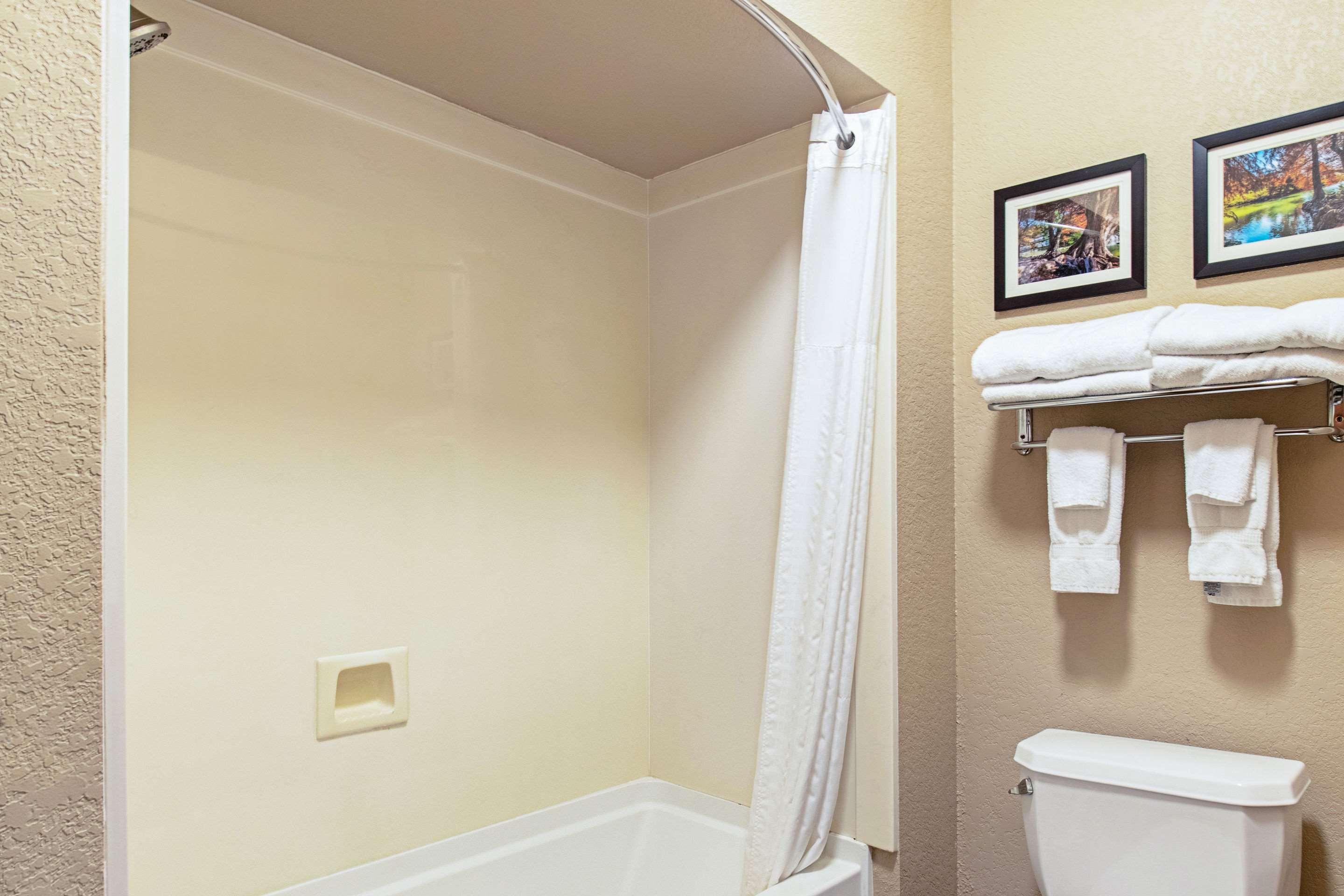 Comfort Inn & Suites And Suites Fredericksburg Esterno foto