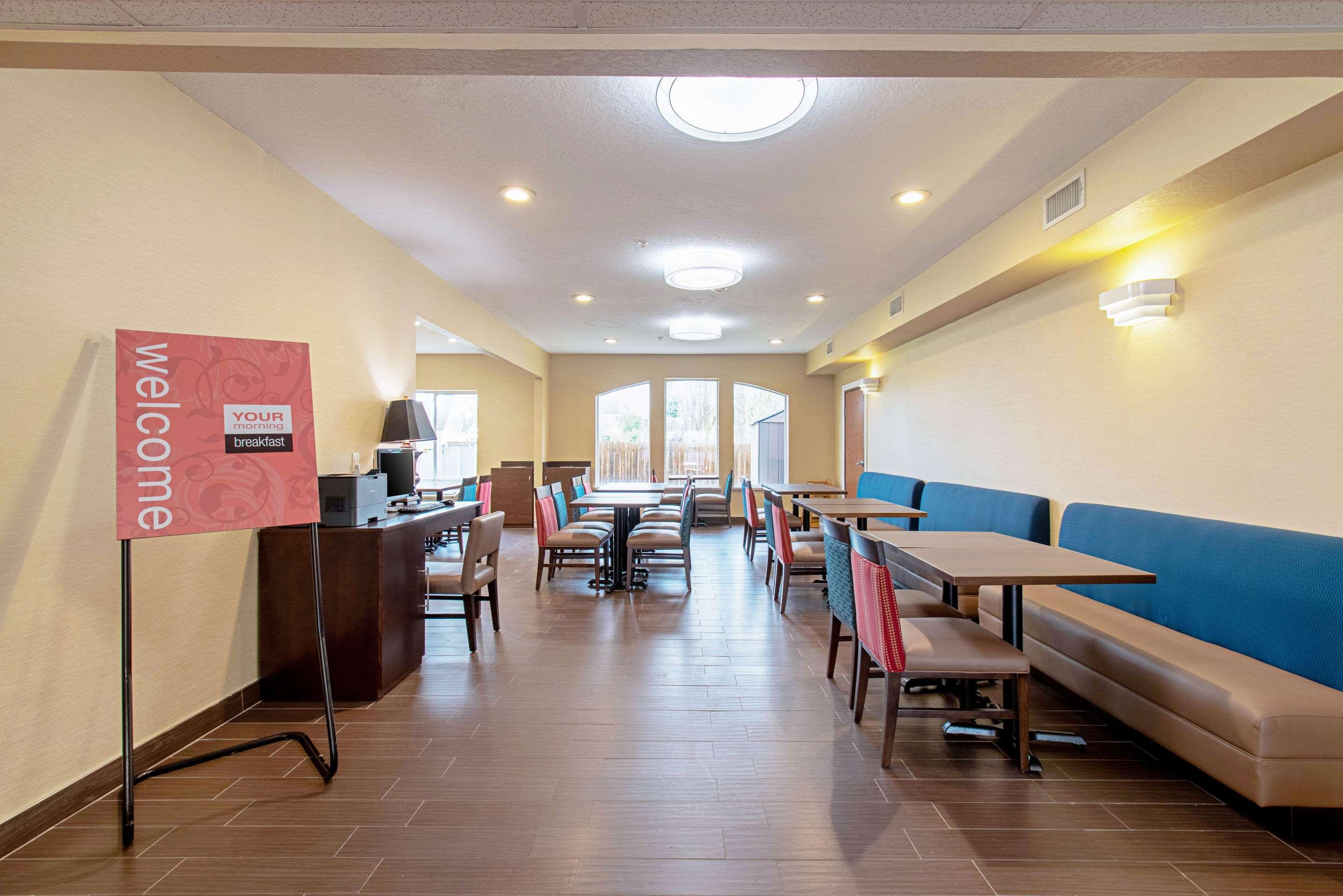 Comfort Inn & Suites And Suites Fredericksburg Esterno foto