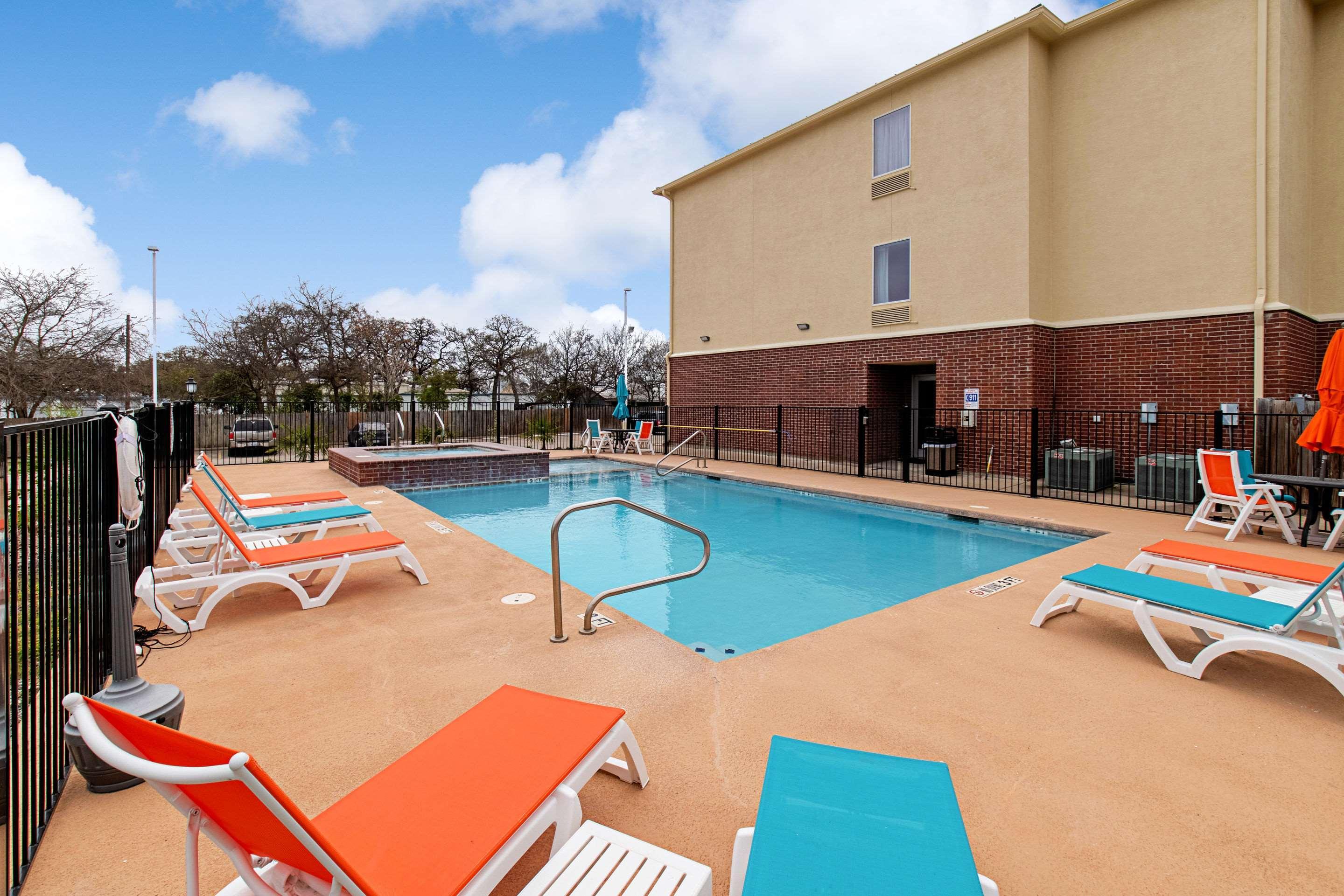 Comfort Inn & Suites And Suites Fredericksburg Esterno foto