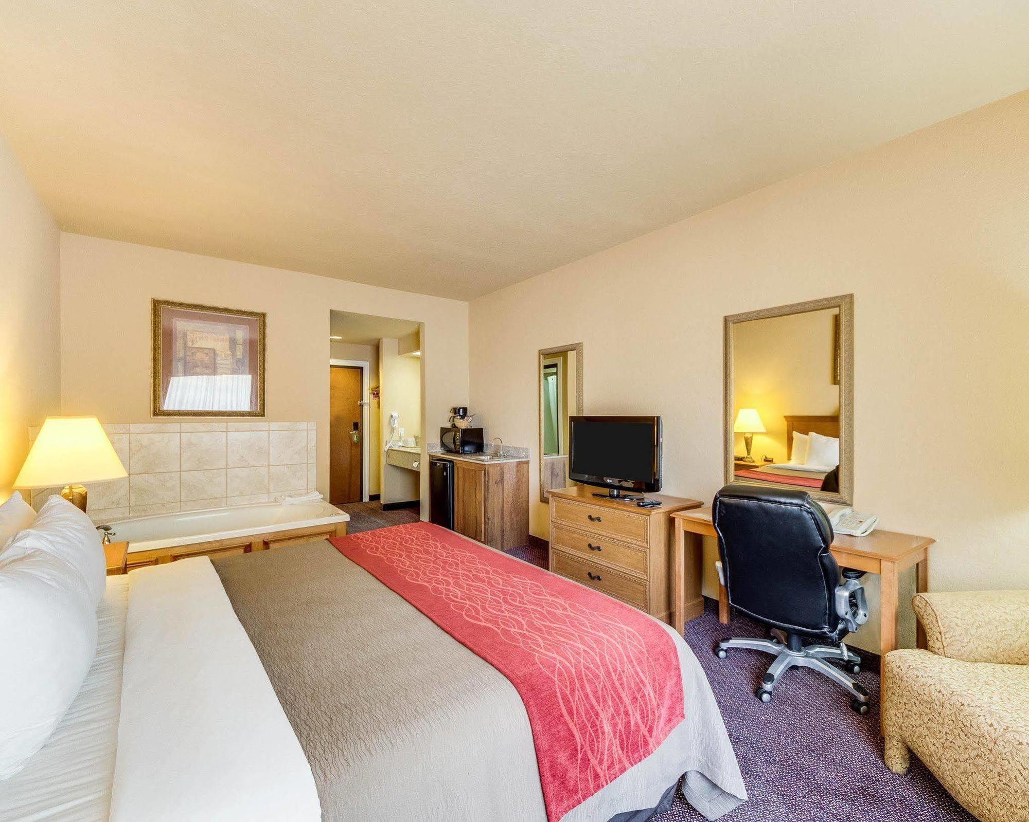 Comfort Inn & Suites And Suites Fredericksburg Esterno foto